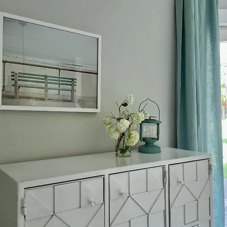Boutique In With Garden Apartment *