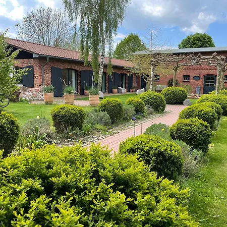 Boutique In With Garden Saal