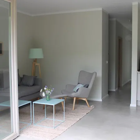 Boutique In With Garden Saal